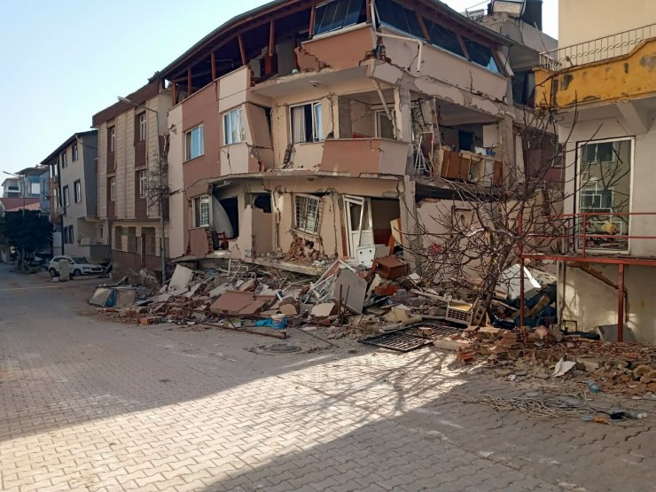 Örnek torun depremde hayat kurtardı