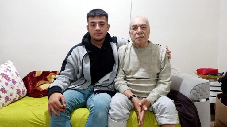 Örnek torun depremde hayat kurtardı