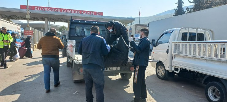 Türkiye’de depremde ölen 1500 Suriyeli ülkelerinde toprağa verildi