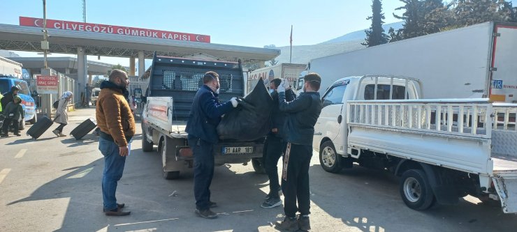 Türkiye’de depremde ölen 1500 Suriyeli ülkelerinde toprağa verildi