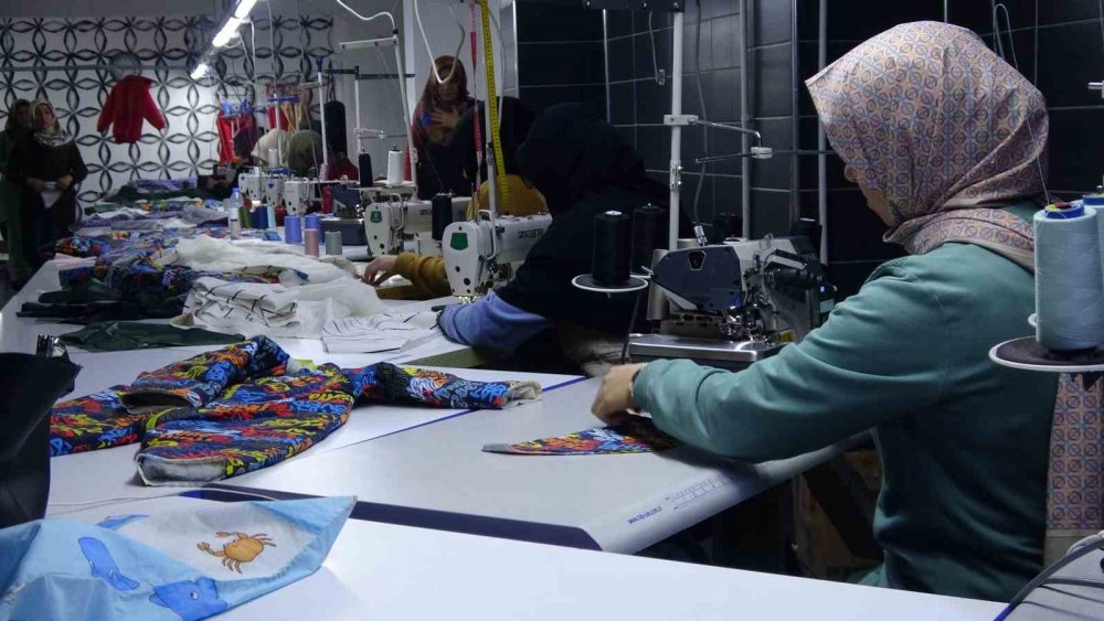 Usta öğretici kadınlar, depremzedeler için el ele verdi