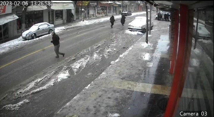 13 kişiye mezar olan apartmanın yıkılma anları kameralara yansıdı