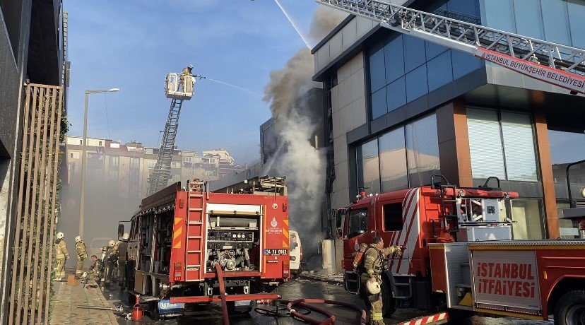 Avize deposu alev alev yandı