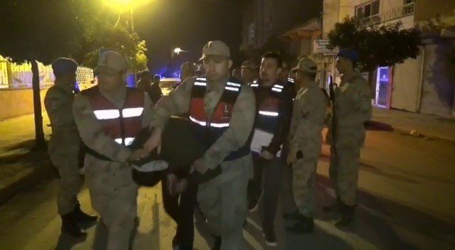 Depremzedelerin evlerine giren hırsızlar yakalandı