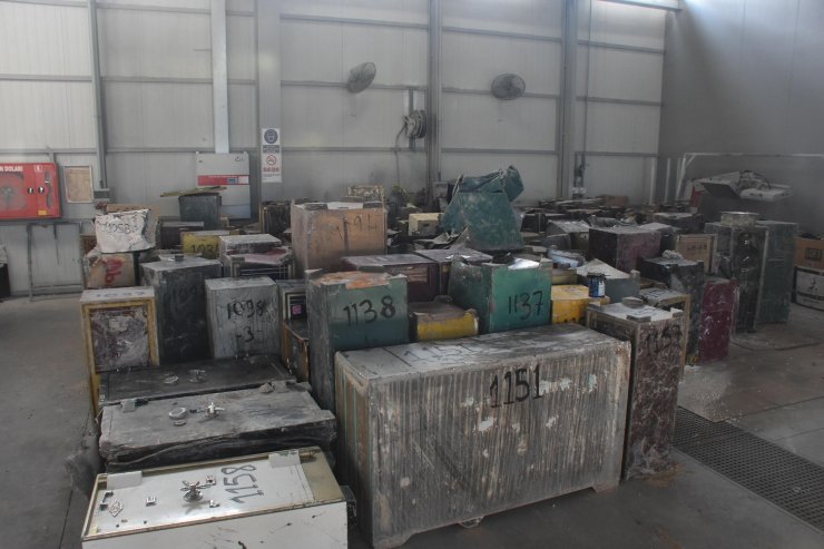 Enkazdan çıkan değerli eşyalar polis ekiplerince muhafaza ediliyor