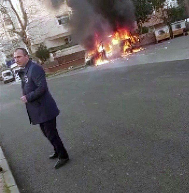 Hafif ticari araç alev alev yandı