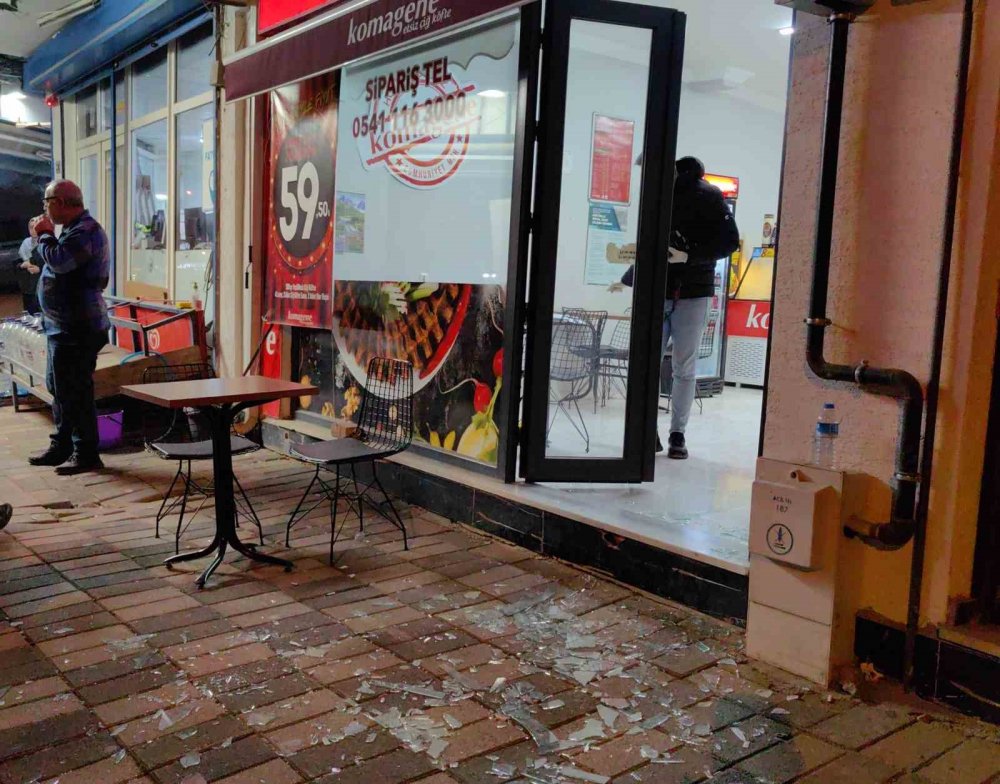 Husumetlilerin satırlı, silahlı kavgasında kan aktı