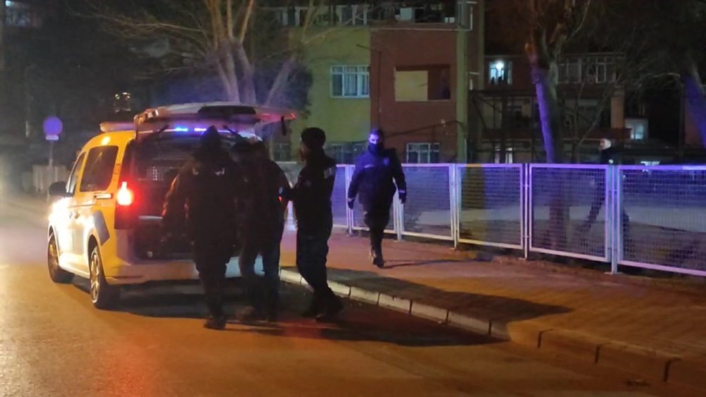 İki grup arasında taşlı, sopalı park yeri kavgası