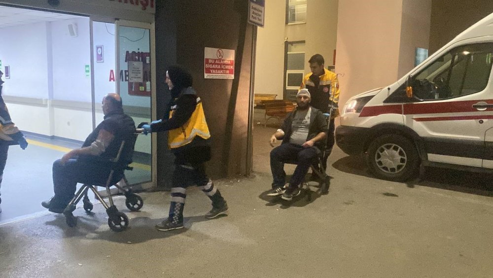 İki grup arasında taşlı, sopalı park yeri kavgası