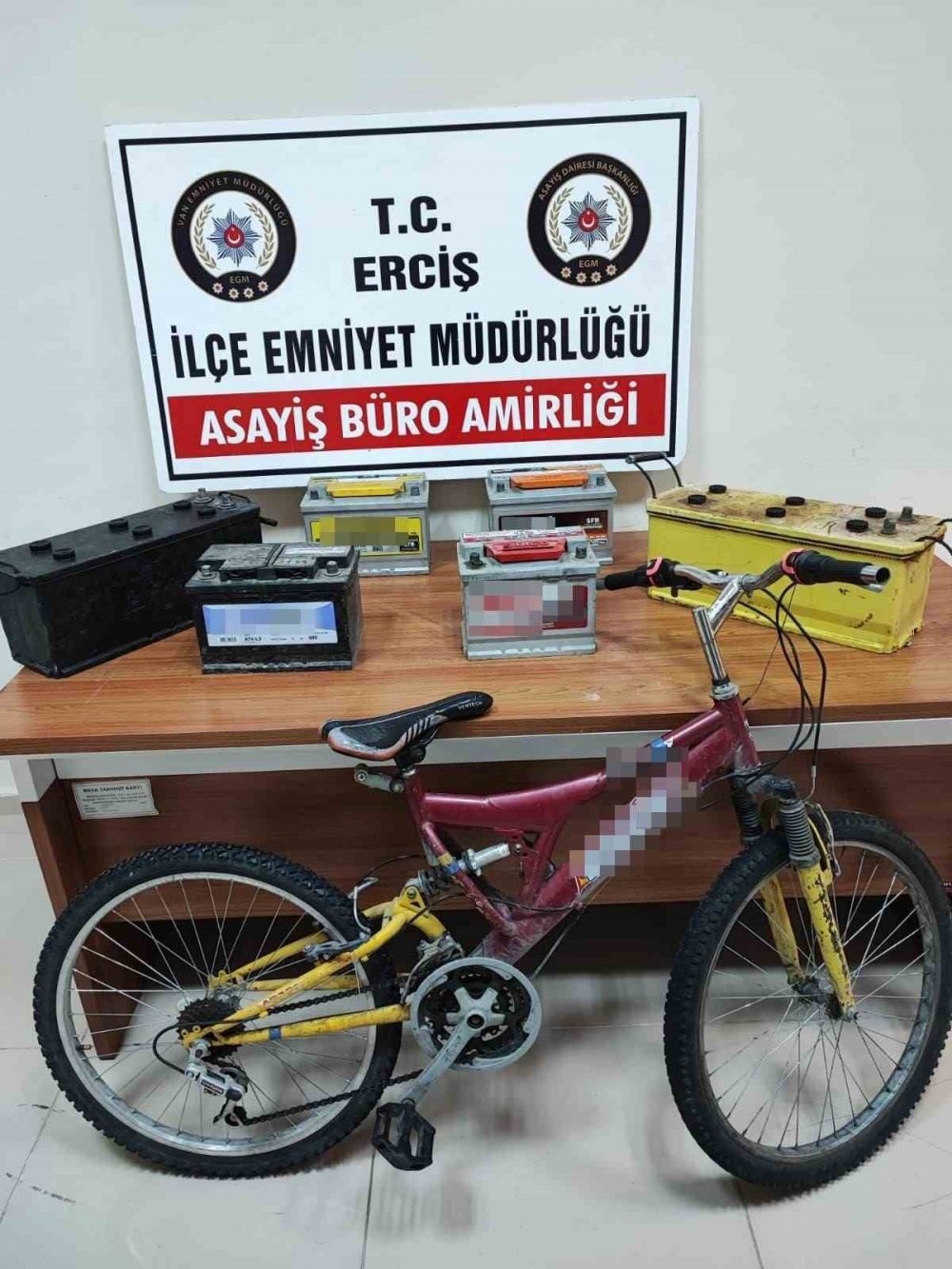 Van’da polis ekiplerince yürütülen çalışmalarda çok sayıda kişi tutuklandı!