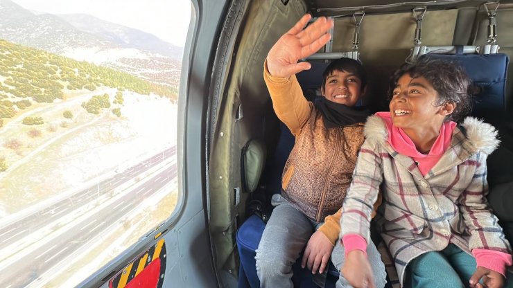 Bakan Kurum, depremzede çocukların isteğini geri çevirmedi