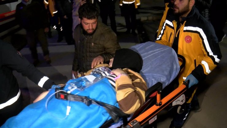 Hatay depreminde panikle evden kaçan hamile kadın erken doğum yaptı