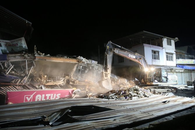 Hatay merkezli depremde çöken iş yerindeki arama çalışması sonlandırıldı