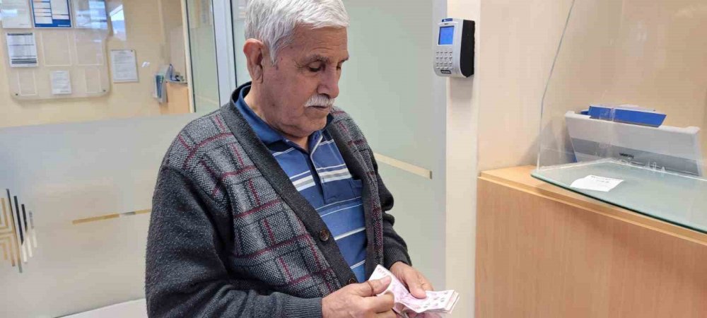 Umre için biriktirdiği parayı depremzedelere bağışladı