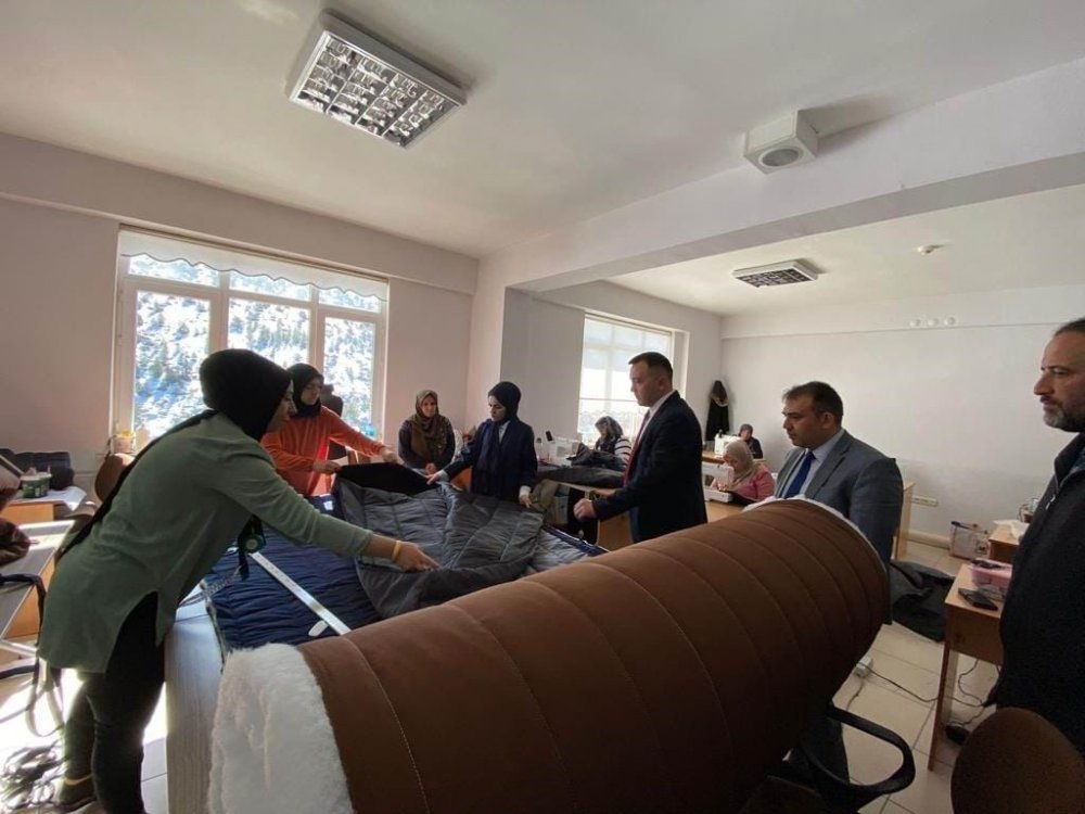 Konya Derebucak’ta depremzedelere yardım