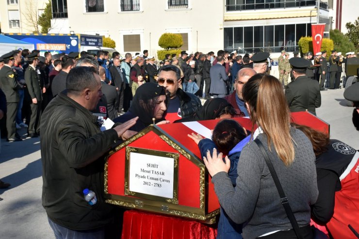 Şehit Uzman Çavuş Taşar, İzmir'de son yolculuğuna uğurlandı