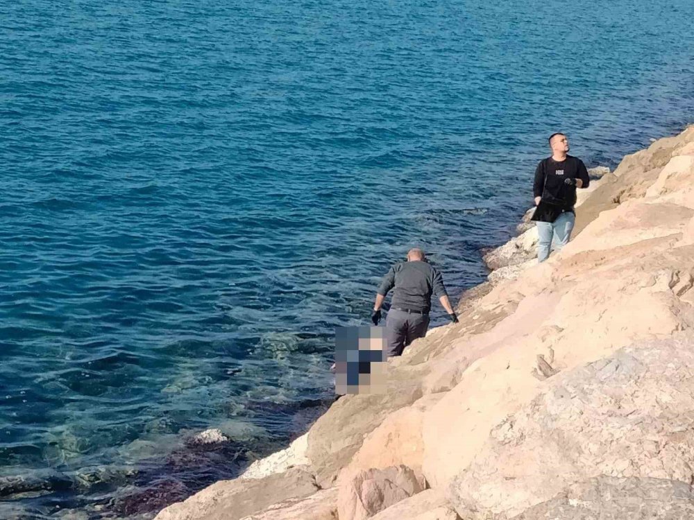 Balık tutarken dengesini kaybedip denize düşen yaşlı adam hayatını kaybetti