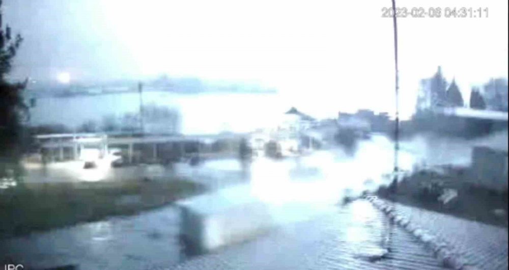 Depremin yeni görüntüleri ortaya çıktı! Sarsıntının şiddetini gözler önüne serdi