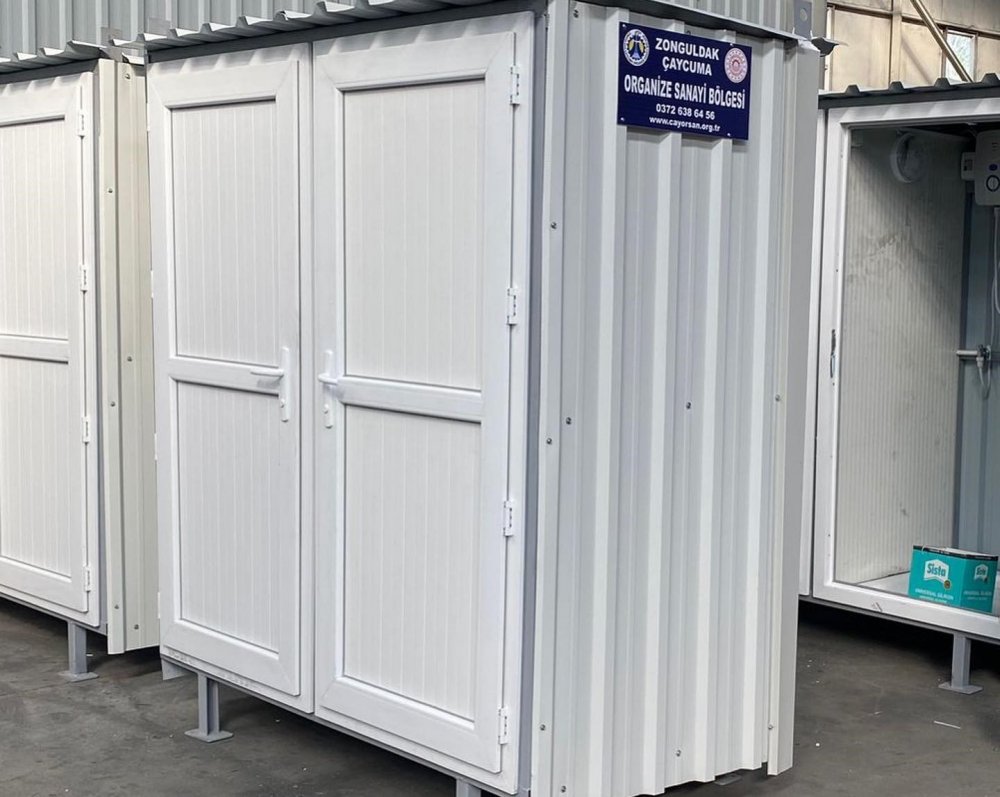Depremzedeler için seyyar tuvalet ve duş kabinleri yola çıktı