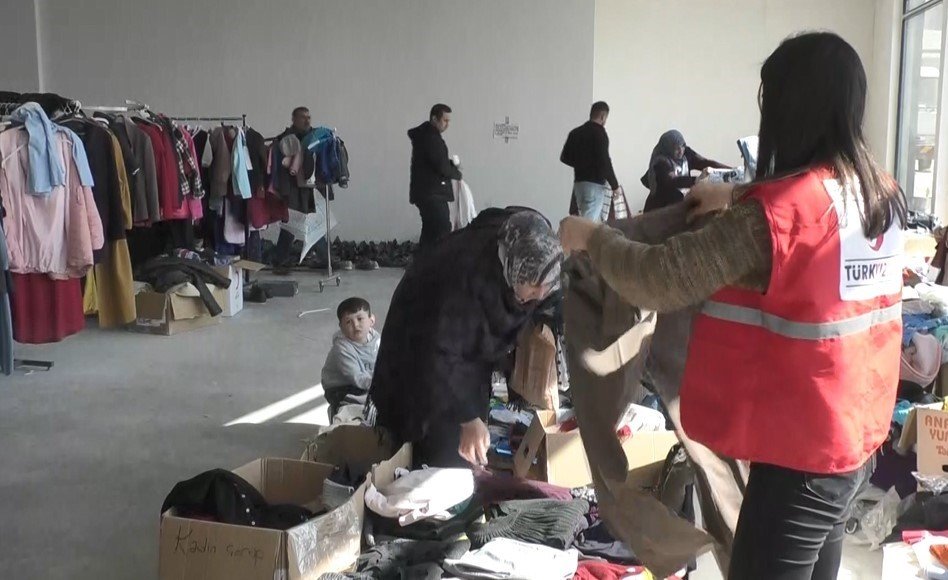 'Devlet yok, Kızılay nerede?' eleştirilerine depremzededen cevap