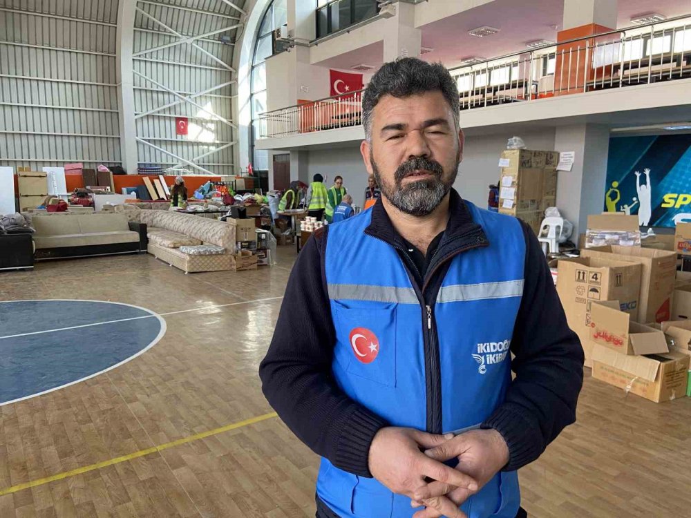 Farklı ülkelerden eğitim için geldikleri Konya’da depremzedeler için el ele verdiler