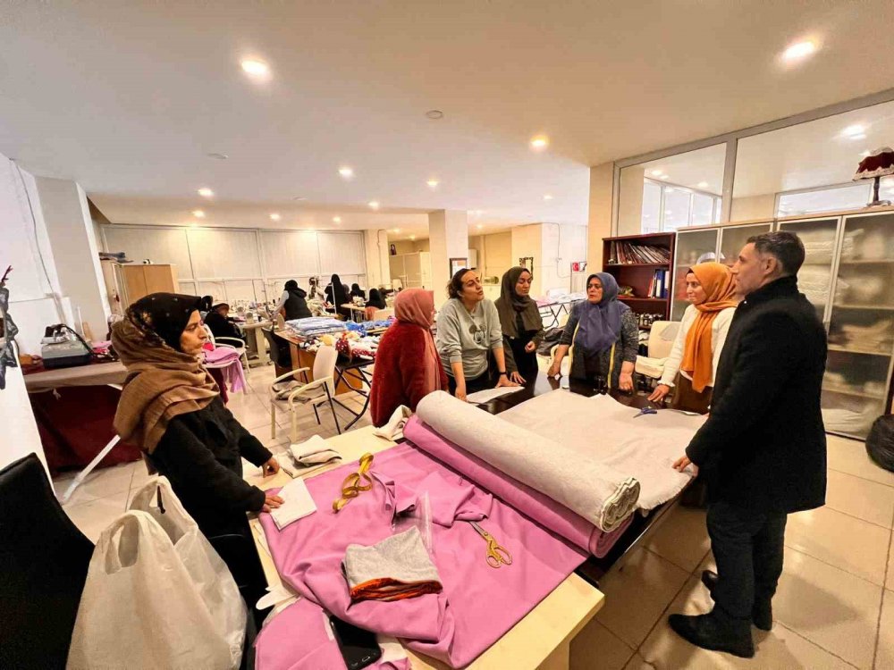 Hakkari'de depremzedeleri ısıtacak ürünler üretiliyor