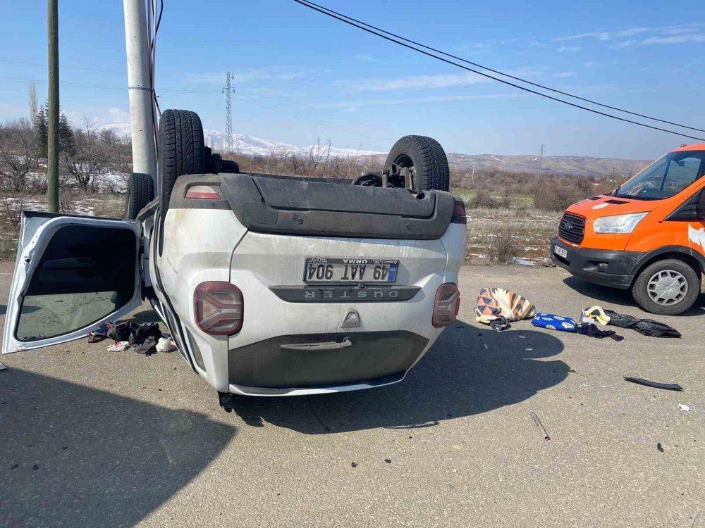 İki otomobilin çarpıştığı kazada 1 kişi öldü, 4 kişi yaralandı