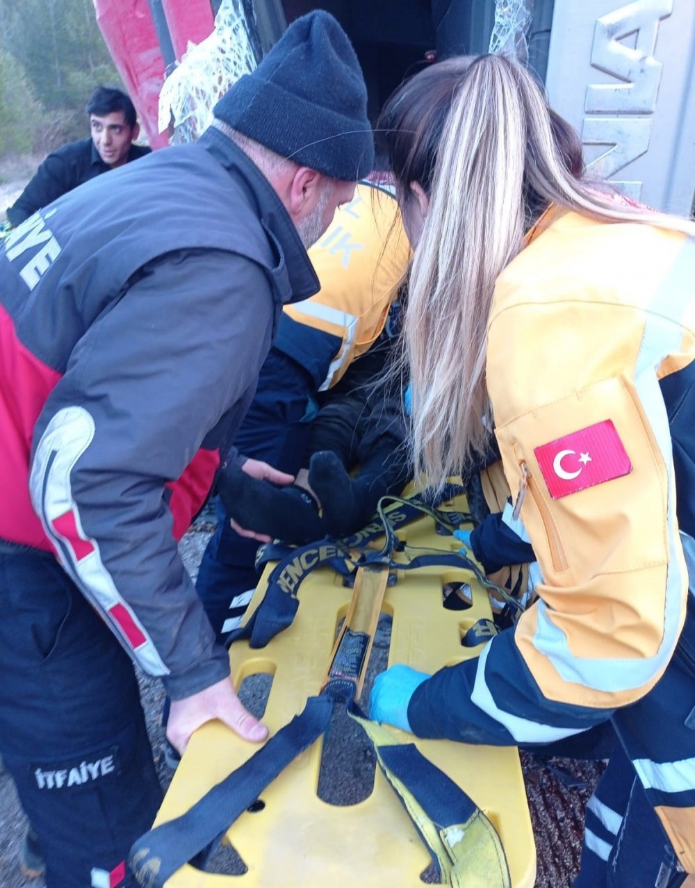 Isparta-Antalya karayolunda tır devrildi: 1 ölü