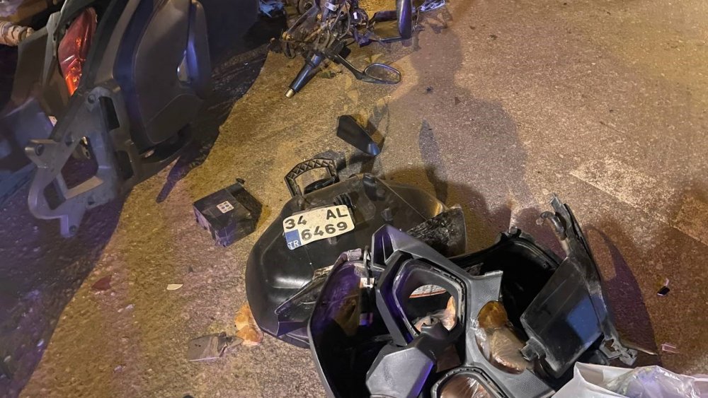 Kamyonet ile motosiklet çarpıştı: 1’i ağır 2 yaralı