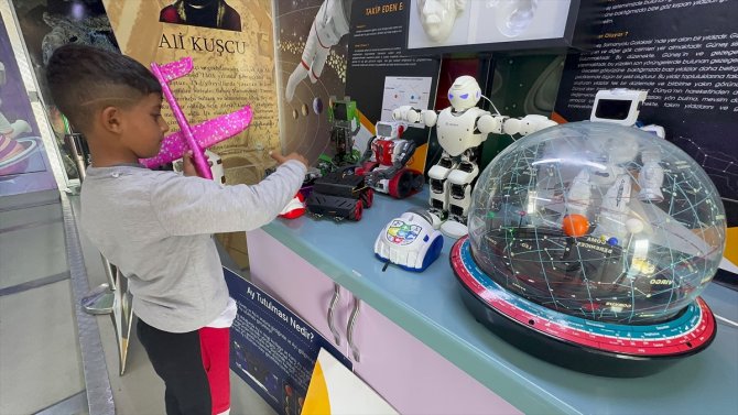 Konya'nın Bilim Tırı ile Hatay'daki depremzede çocuklara moral veriyor