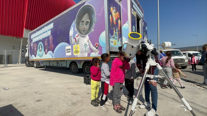 Konya'nın Bilim Tırı ile Hatay'daki depremzede çocuklara moral veriyor