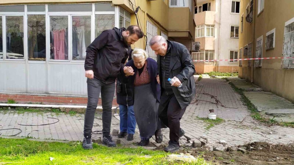 Mülk sahipleri arasındaki anlaşmazlık nedeniyle yıkılamamıştı! 48 yıllık sitede yıkım