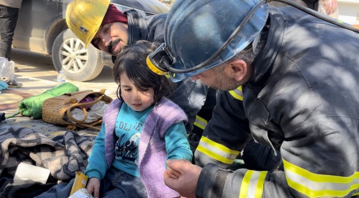 Enkazdan 35 saat sonra 5 yaşındaki Sidra'yı kurtaran maden işçisi o anları anlattı
