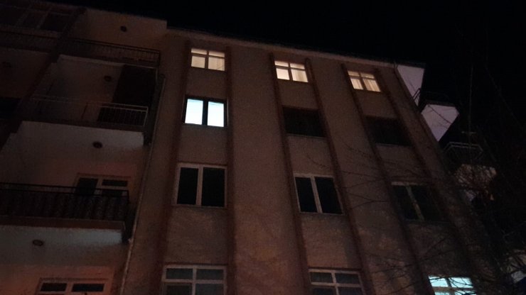 Komşularının kötü koku ihbarı yaptığı evinde ölü bulundu