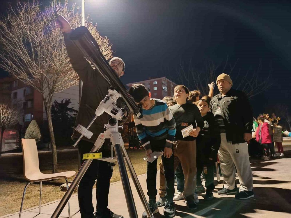 Konya Bilim Merkezi, depremzede çocuklara moral veriyor