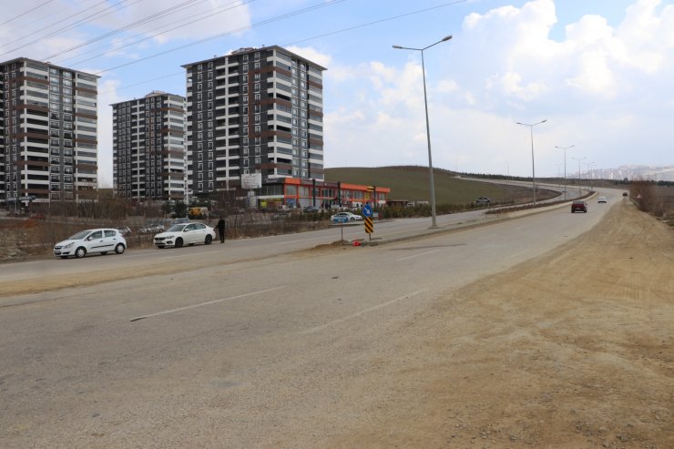 Müteahhit yolun karşısına geçmek isterken otomobilin çarpması sonucu öldü