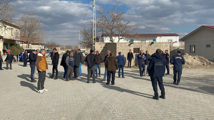 Niğde'de 5.3 büyüklüğündeki depremin ardından incelemelerde bulunan validen ilk açıklama