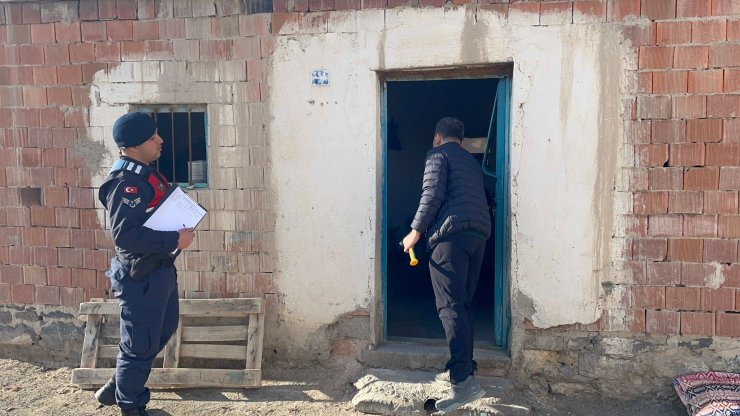 Niğde'de 5.3 büyüklüğündeki depremin ardından incelemelerde bulunan validen ilk açıklama