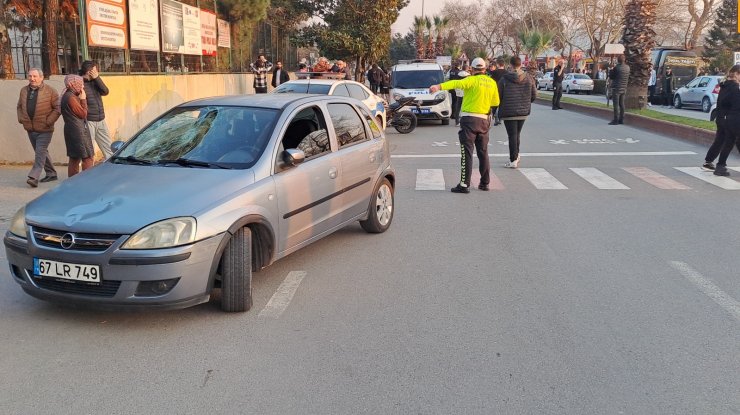 Otomobilin çarptığı çift yaralandı, sürücü gözyaşlarına boğuldu