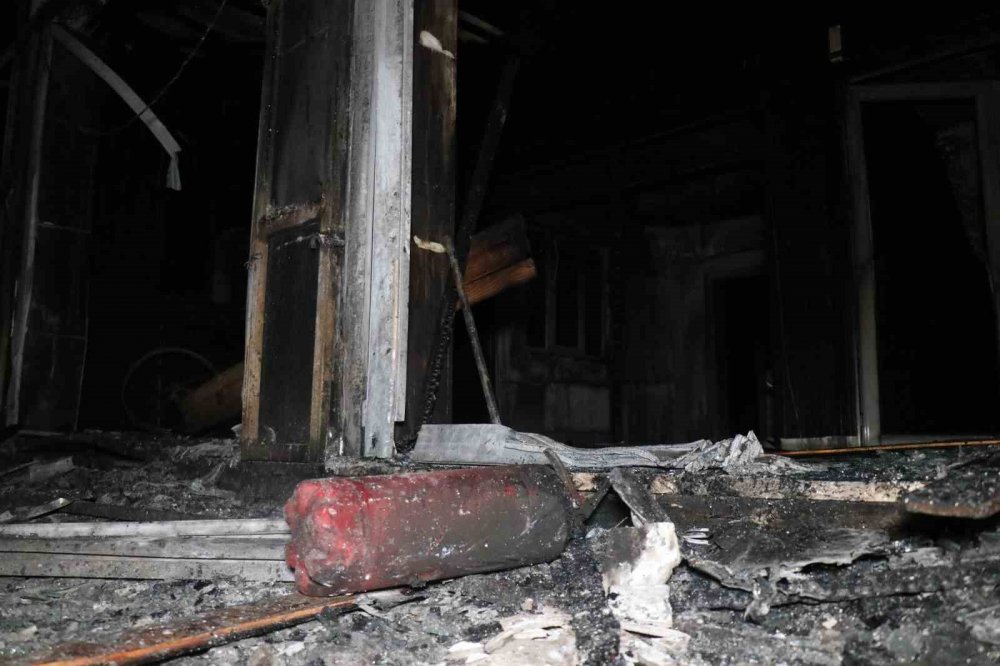 Akaryakıt istasyonu alev alev yandı, ekipler söndürmek için seferber oldu