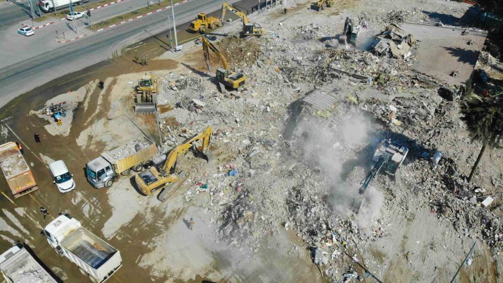 Depremin 21’inci gününde enkaz çalışmaları havadan görüntülendi