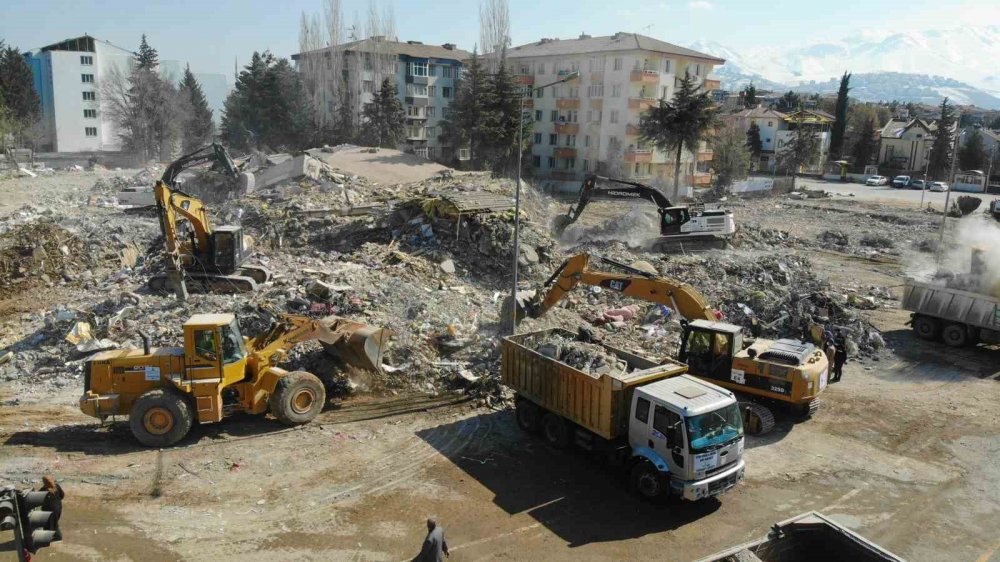 Depremin 21’inci gününde enkaz çalışmaları havadan görüntülendi