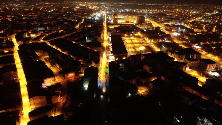 Depremin yaşandığı Malatya'yı, sokak ışıkları aydınlattı