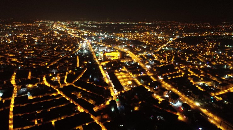 Depremin yaşandığı Malatya'yı, sokak ışıkları aydınlattı