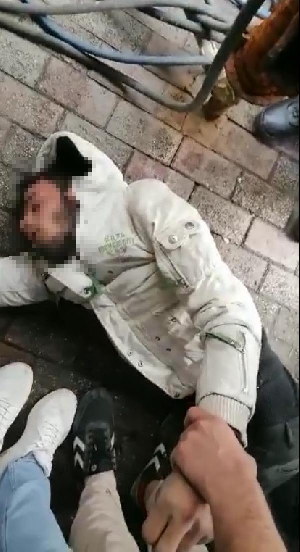 Hasar gören binaya girerken görüldü, 'hırsızlık' iddiasıyla dövüldü