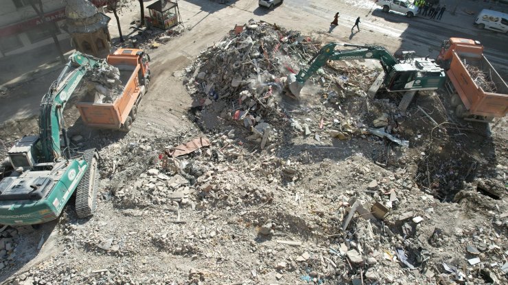 Kahramanmaraş’taki enkaz 1,5 ayda kaldırılacak