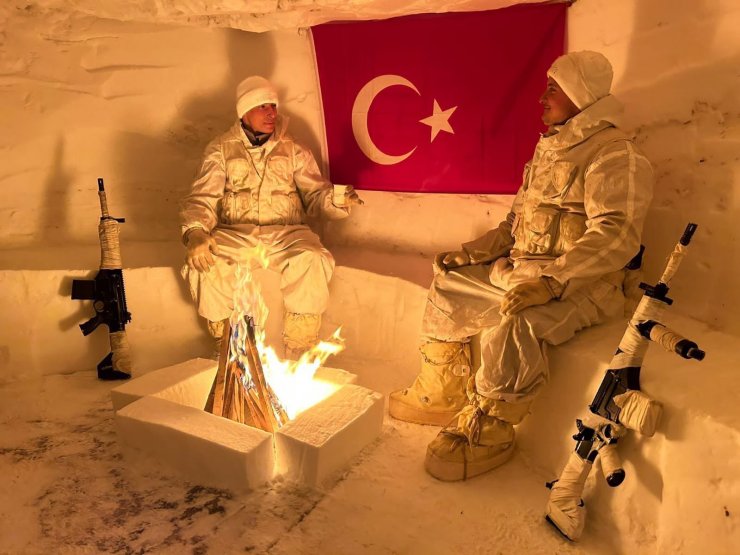 Mehmetçik zor kış şartlarında terörle mücadeleye devam ediyor