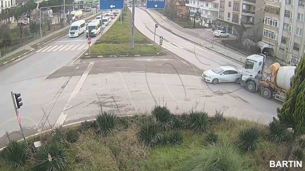 Trafik kazaları kameralara yansıdı