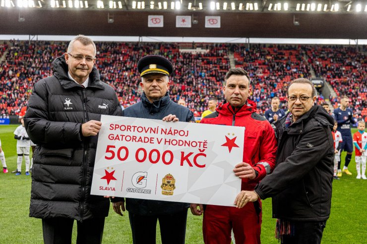 Çekya takımı depremzedeler için 50 bin kron bağış yaptı