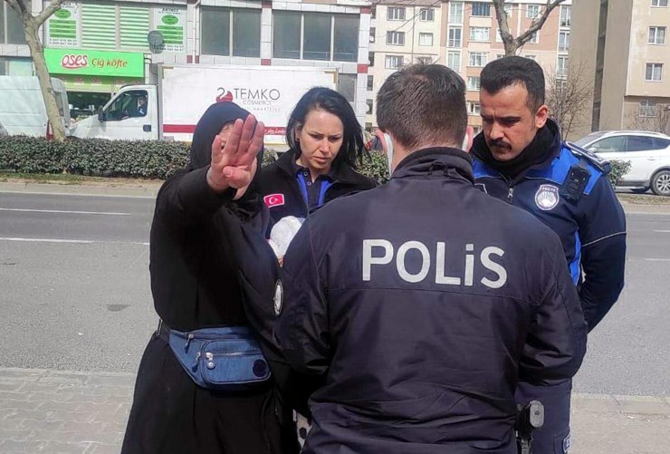 Dilenen kadının kucağındaki kundaktan bebek değil bakın ne çıktı